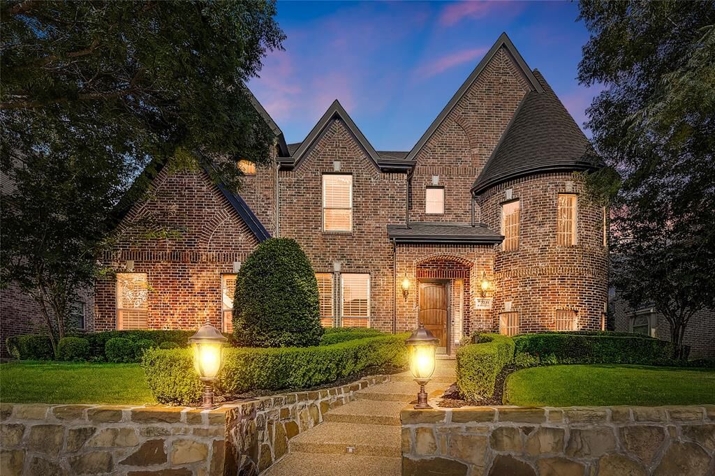 Property Photo: 7231 Rawlins Lane TX 75036
