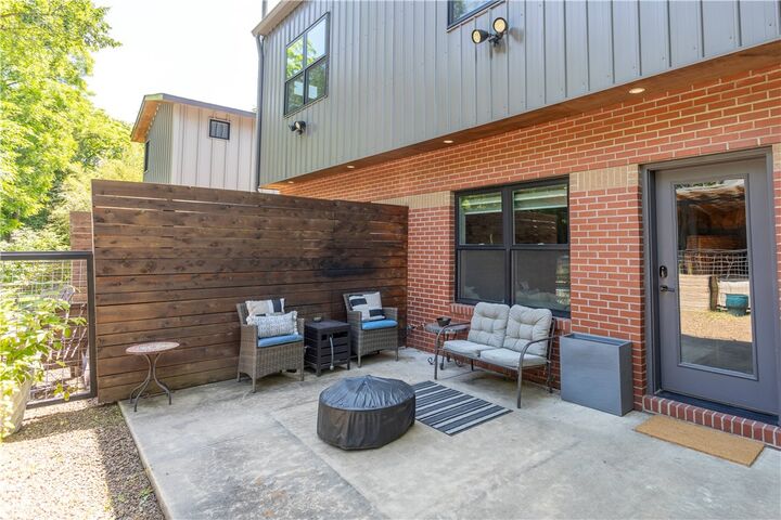 Property Photo:  808 Locust Avenue  AR 72701 