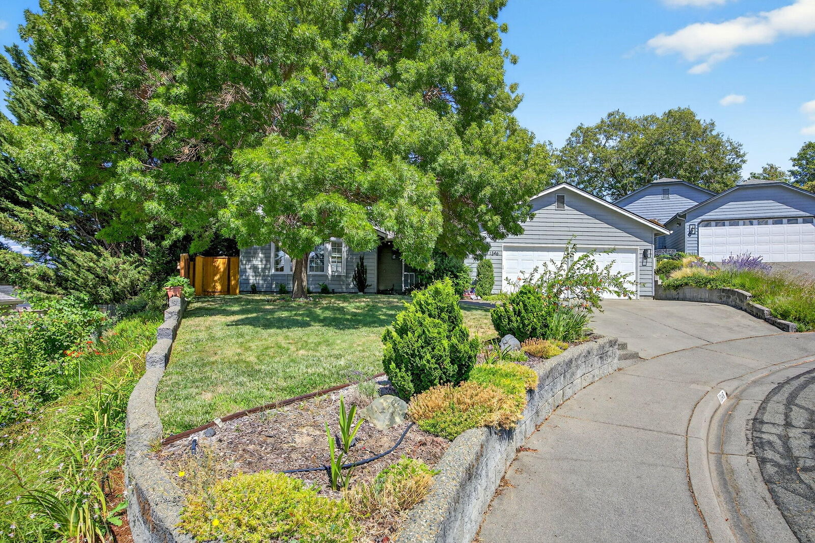 Property Photo: 1346 Sunny Slope Drive OR 97527