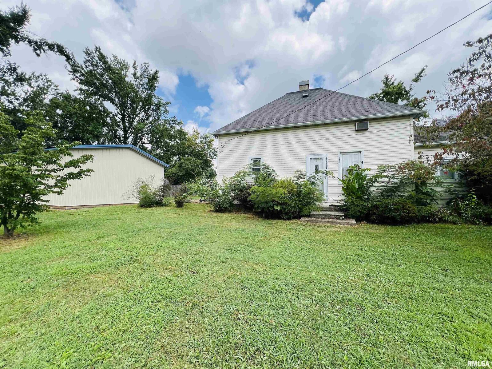 Property Photo: 2301 N Main Street IL 62930
