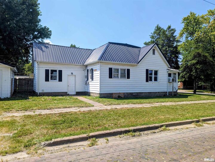 Property Photo:  420 N 13th Street  IL 62948 