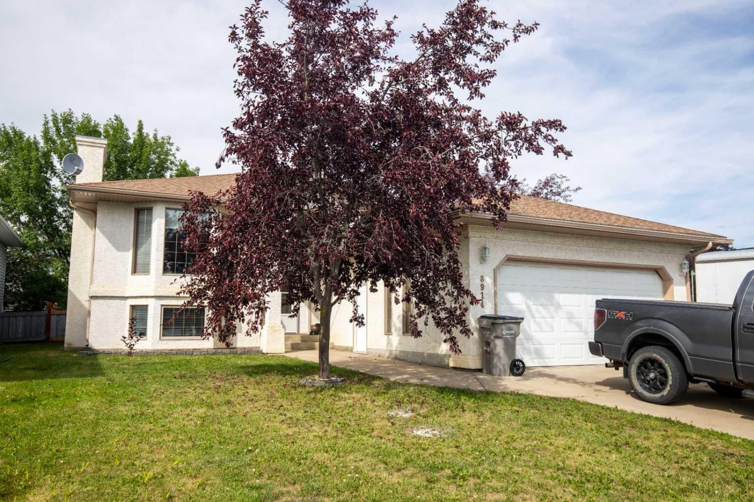 Property Photo: 8914 117 Avenue AB T8X 1K2
