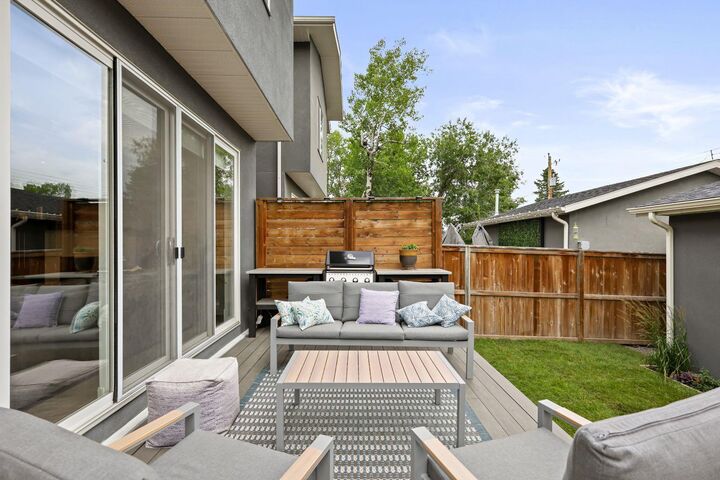 Property Photo:  2832 42 Street SW  AB T3E 3M1 