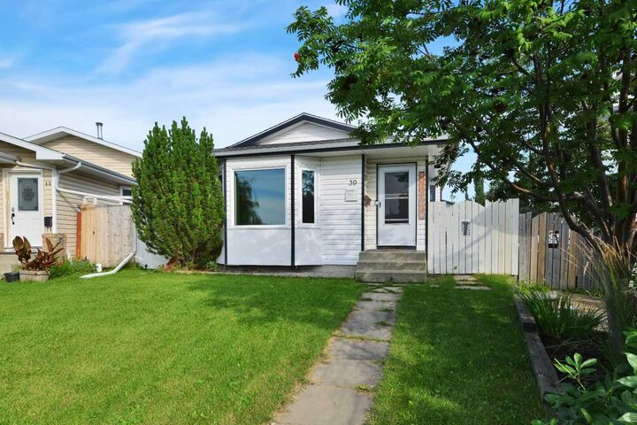 Property Photo:  39 Elliot Crescent  AB T4R 2J7 