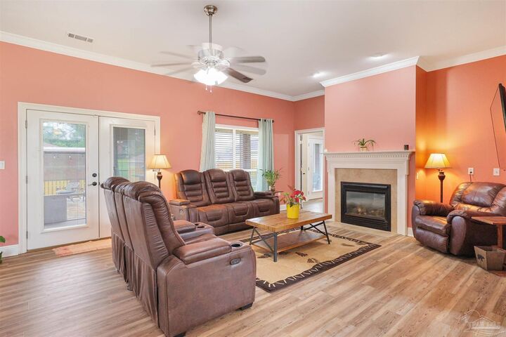 Property Photo:  2822 Frederick St  FL 32533