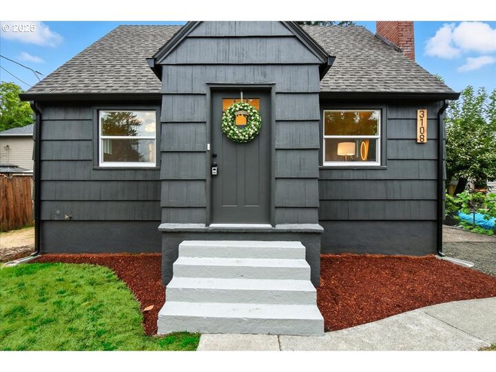 Property Photo: 3108 R St WA 98663
