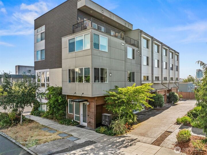 Property Photo: 1616 E Yesler Way WA 98122