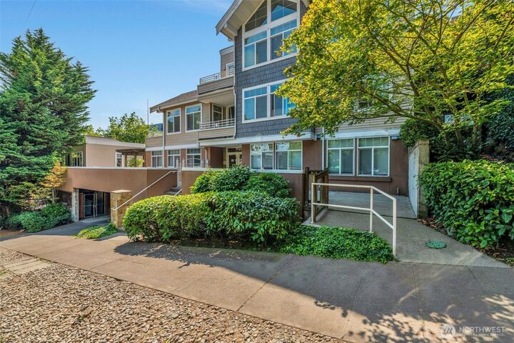 611  Highland Drive 402  Seattle WA 98109 photo