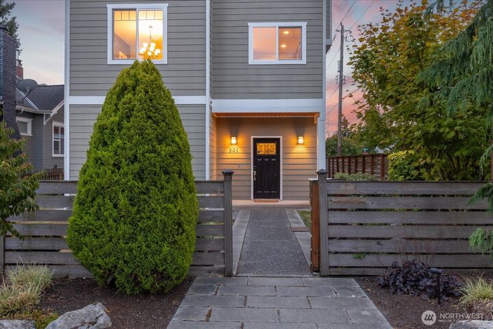 Property Photo:  501 N 101st Street  WA 98133 