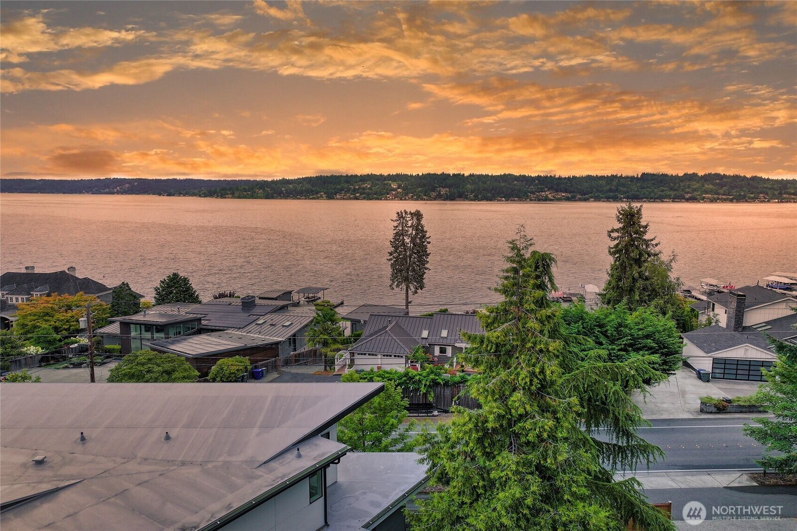 Property Photo:  4025 W Lake Sammamish Pkwy  SE  WA 98008 