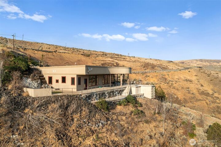 Property Photo:  25  Mansfield Road  WA 98848 