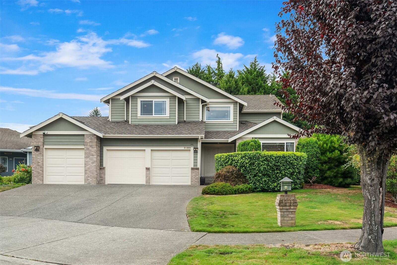 Property Photo: 35223 6th Avenue SW WA 98023