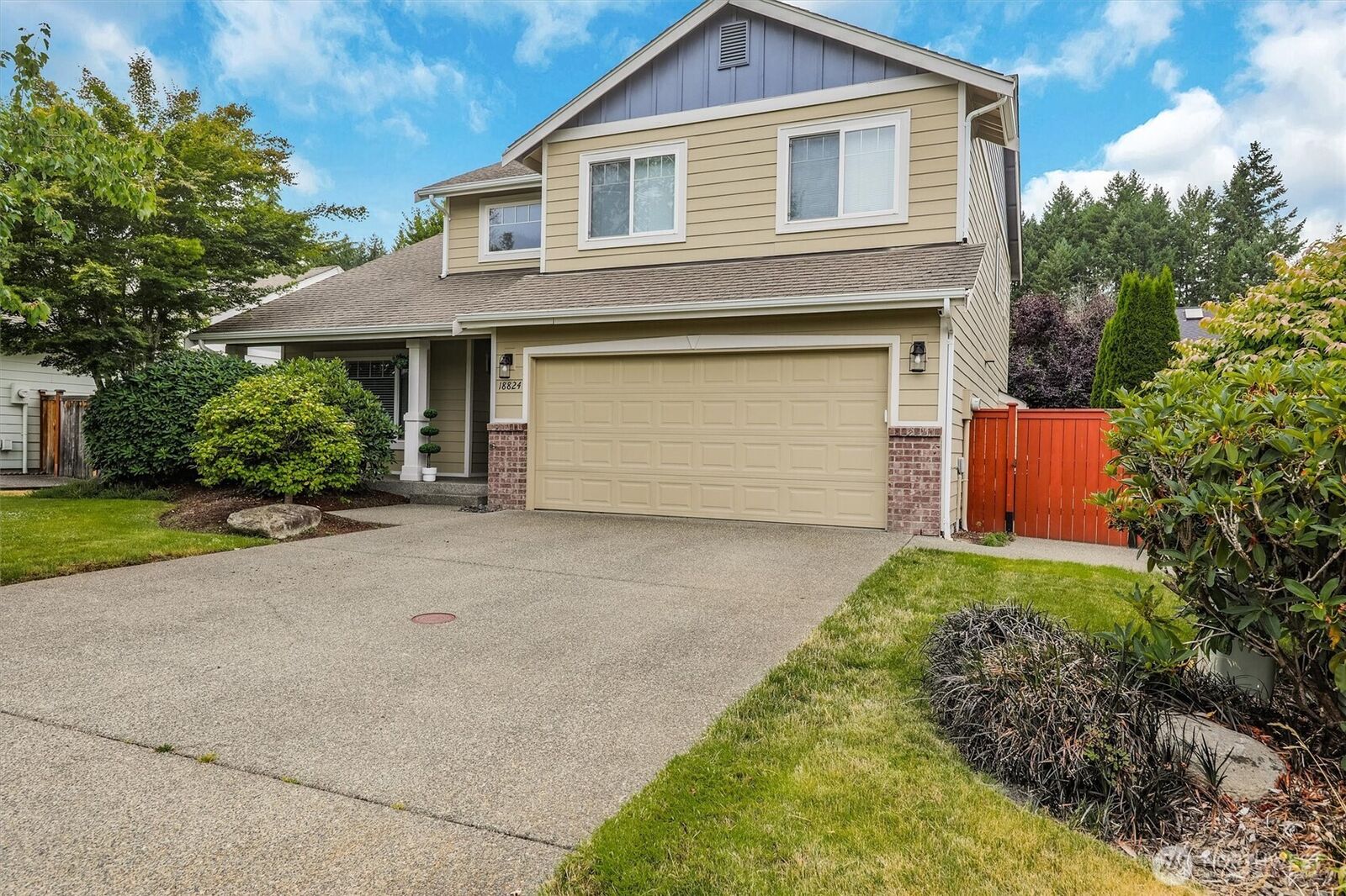 Property Photo:  18824  Silver Creek Avenue E  WA 98375 