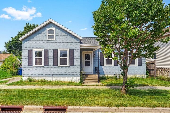 680 W 5th Avenue  Oshkosh WI 54902-5833 photo