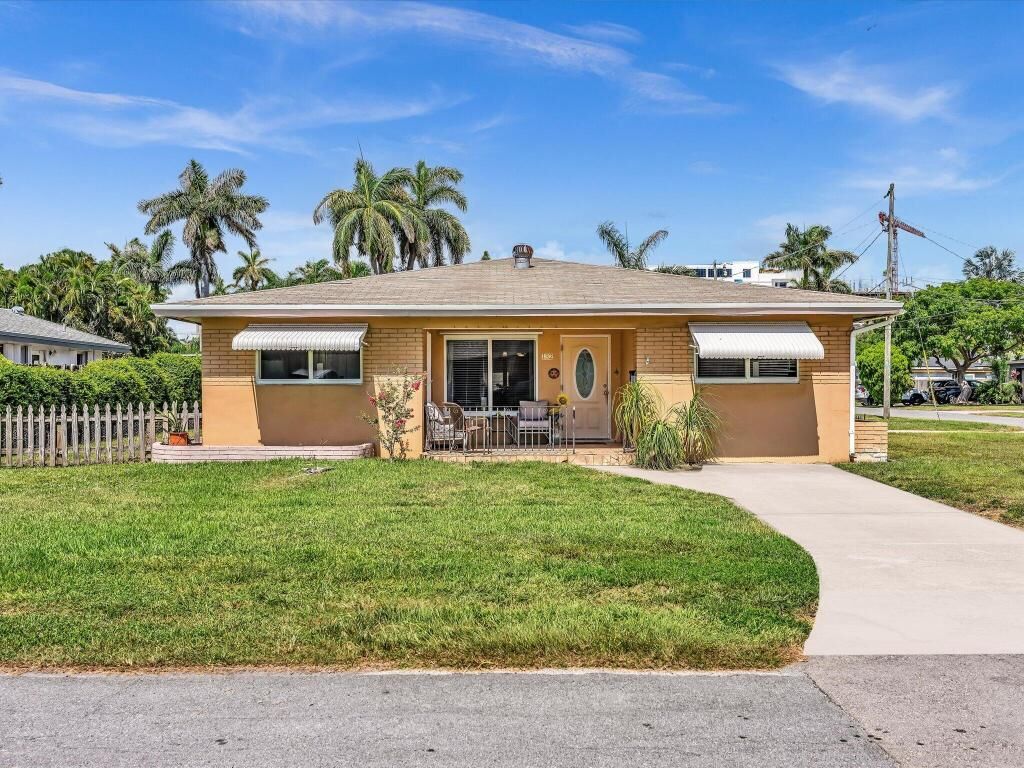 Property Photo:  132 SE 2nd Court  FL 33004 