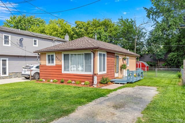 Property Photo: 4900 Lakeview Avenue MI 48324