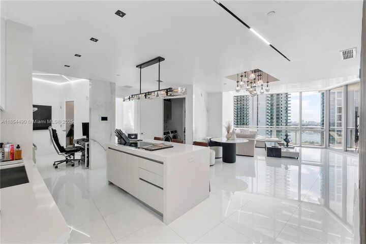 Property Photo: 851 NE 1st Ave 2203 FL 33132