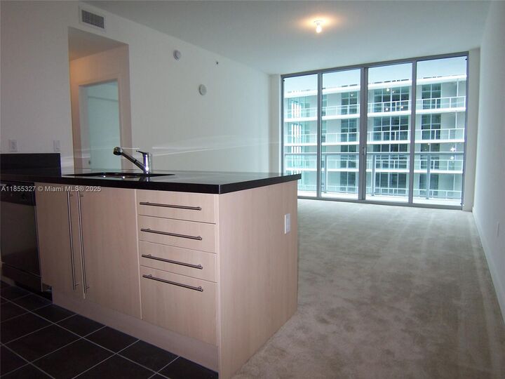 Property Photo:  1111 SW 1 Av 3415-N  FL 33130 