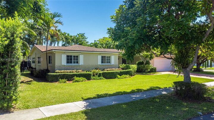 Property Photo:  10480 SW 93rd Ter  FL 33176 