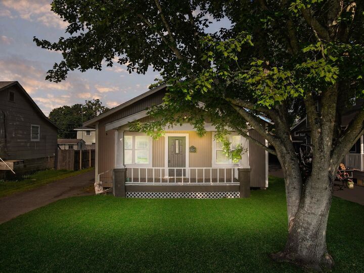 Property Photo: 1410 Dallas Street TX 77651
