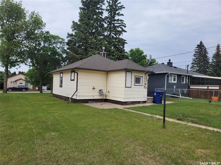 Property Photo:  408 3rd Avenue W  SK S0K 4L0