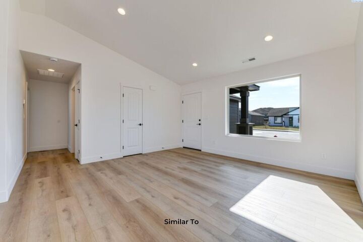Property Photo:  602 Vineyard St  WA 98930 