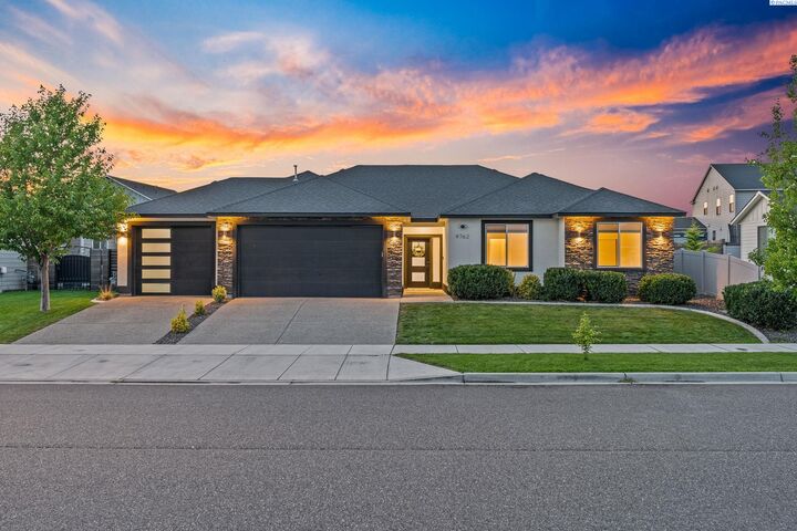 Property Photo: 4762 McEwan Dr WA 99352