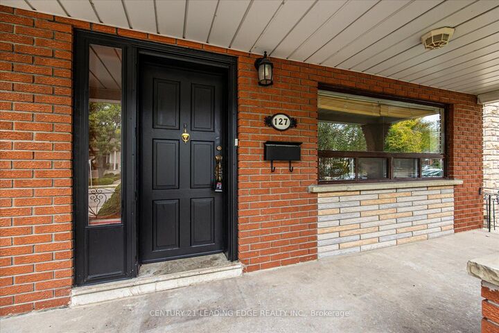 Photo de la propriété:  127 Glen Park Avenue  ON M6B 2C6