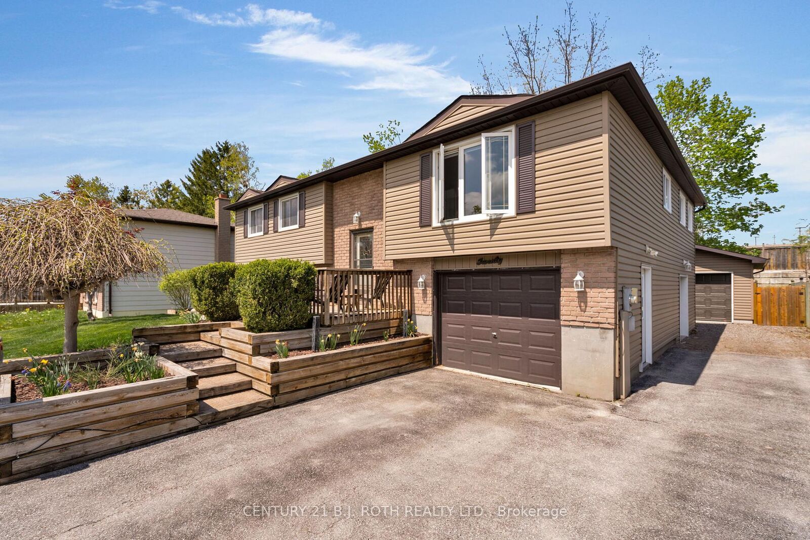 Property Photo:  20 Chippawa Court  ON L4M 5N8 