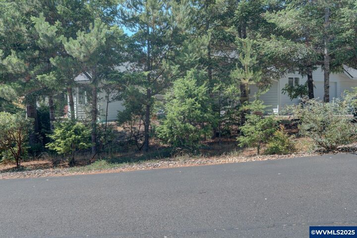 Property Photo: 87630 Woodmere E OR 97439