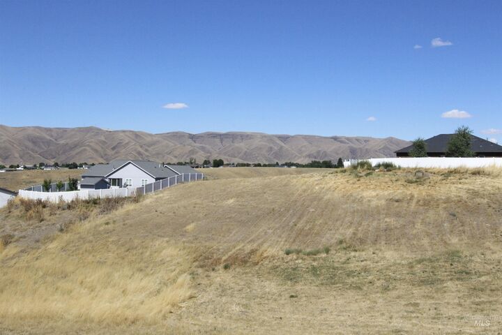 Property Photo: 2230 Deer Pointe Dr. WA 99403