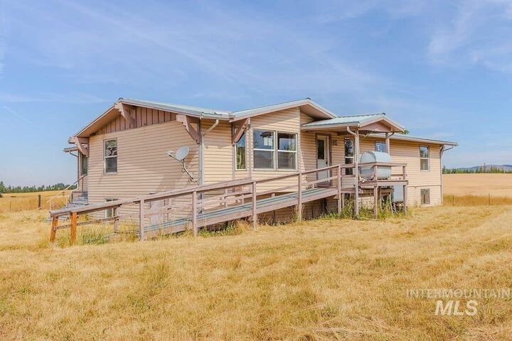 Property Photo:  255 Three Bear Road  ID 83537