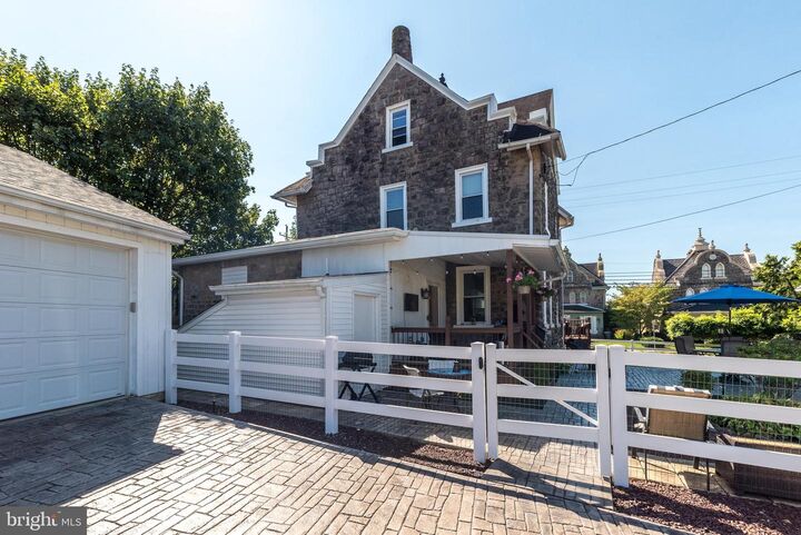 Property Photo: 401 Highland Avenue PA 19002