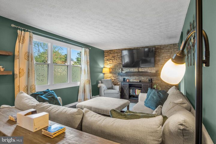 Property Photo: 1113 Floribunda Lane PA 17055