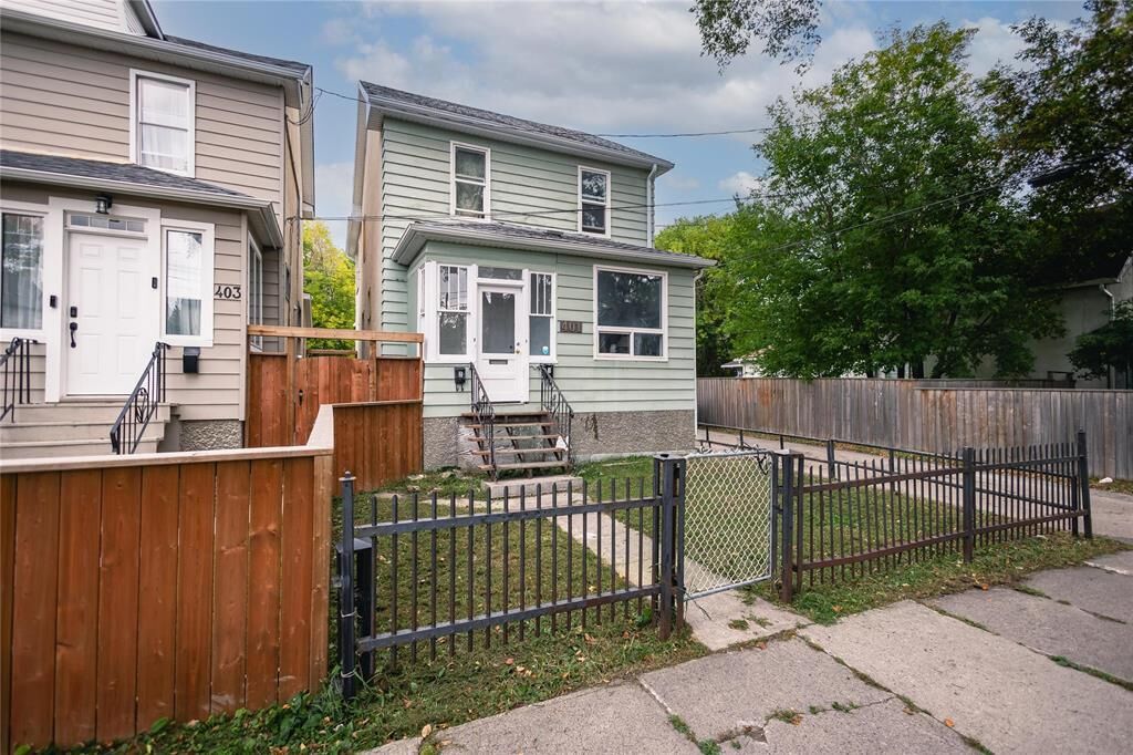 Property Photo:  401 St John'S Avenue  MB R2W 1H5 