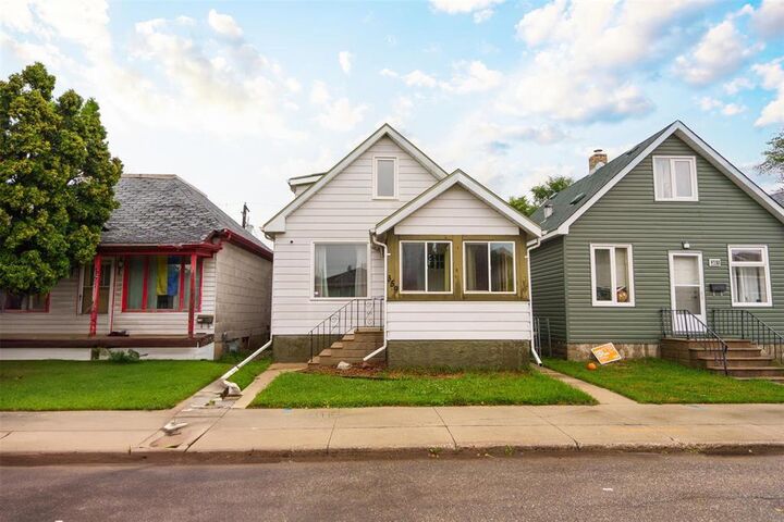 359 Union Avenue West  Winnipeg MB R2L 0C9 photo