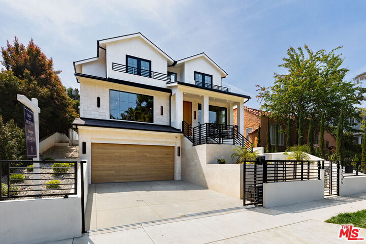 Property Photo:  2565 Patricia Ave  CA 90064 