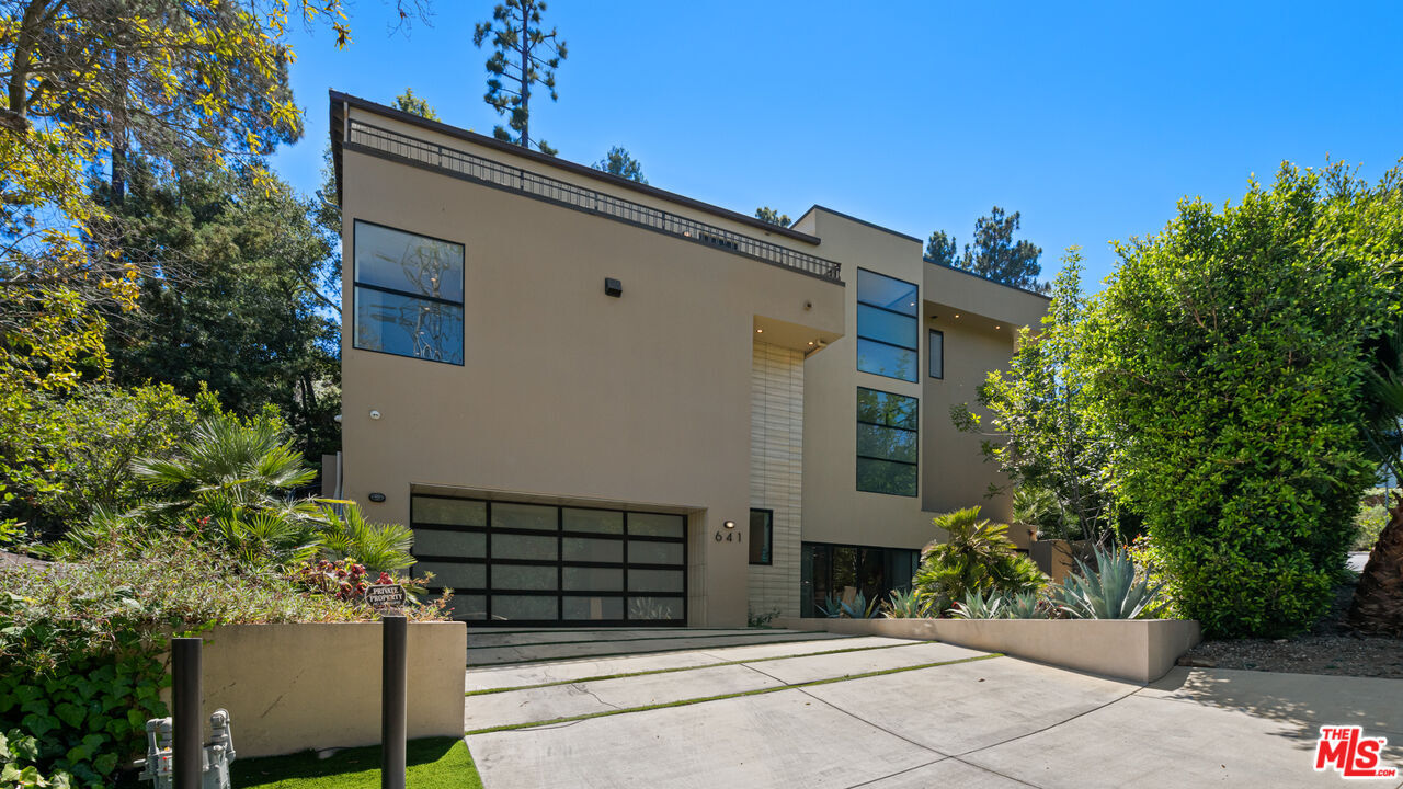 Property Photo: 641 Elkins Rd CA 90049