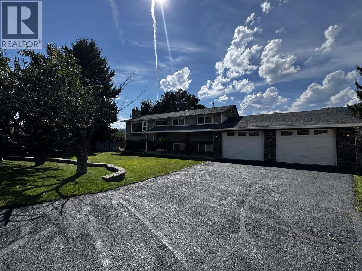 Property Photo: 285 Huckleberry Place BC V2H 1M4