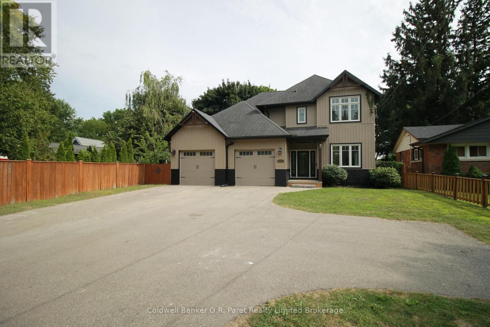 Property Photo:  138A Victoria Street  ON N3Y 1L8 