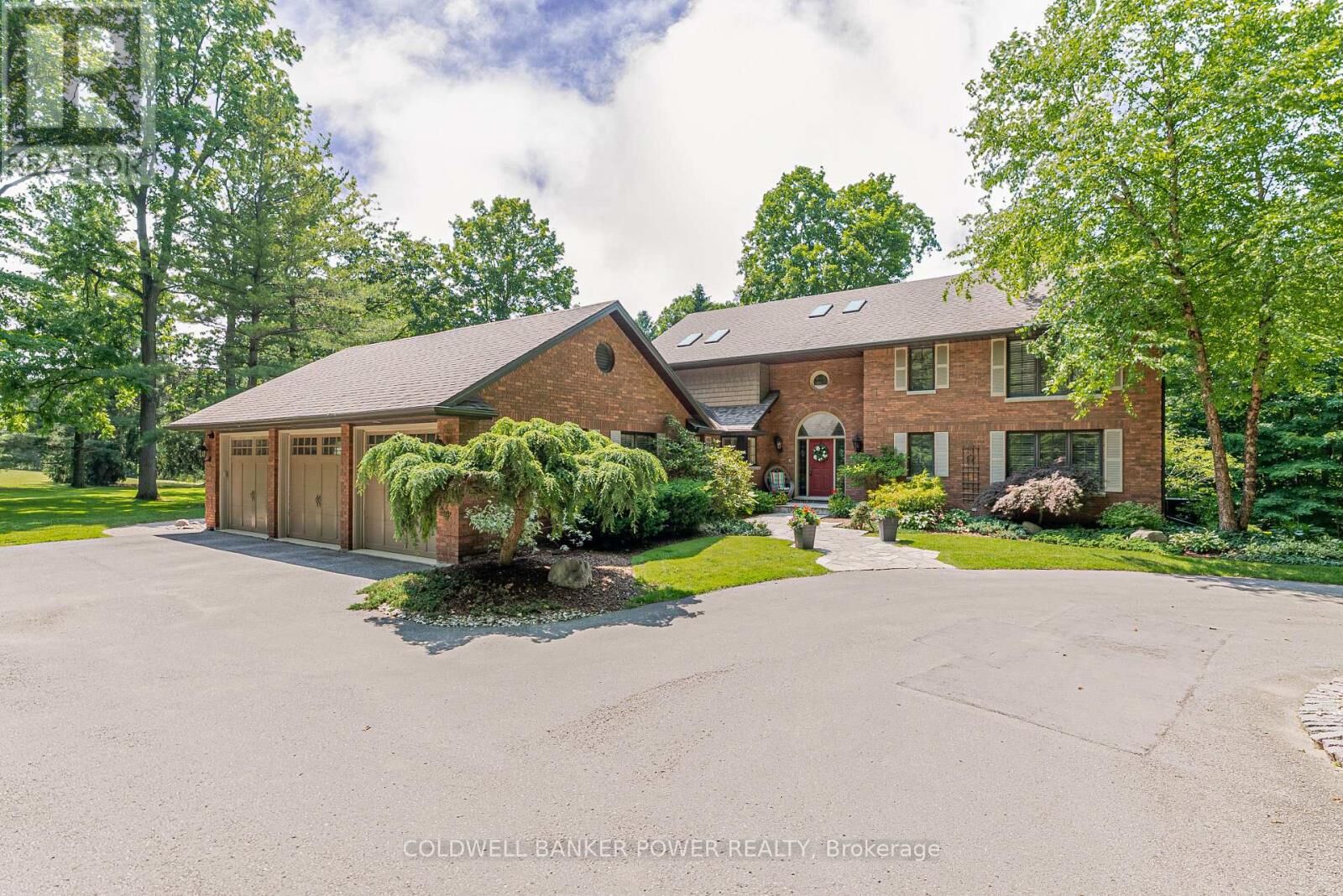 Property Photo:  11 Old Oak Lane  ON N6K 3S6 