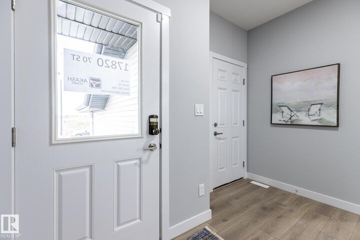 Photo de la propriété:  19424 26 Avenue NW  AB T6M 1P5 