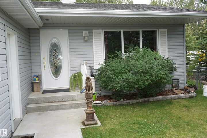 Property Photo: 4819 52 Avenue AB T0C 2P0