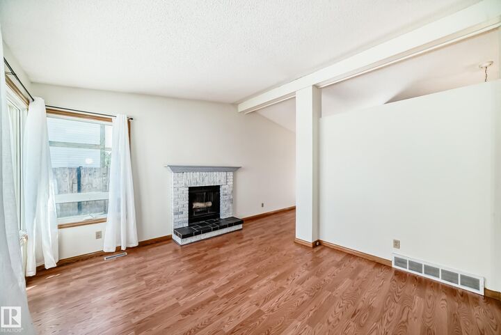 Property Photo: 9 Wellington Crescent AB T7X 1K6