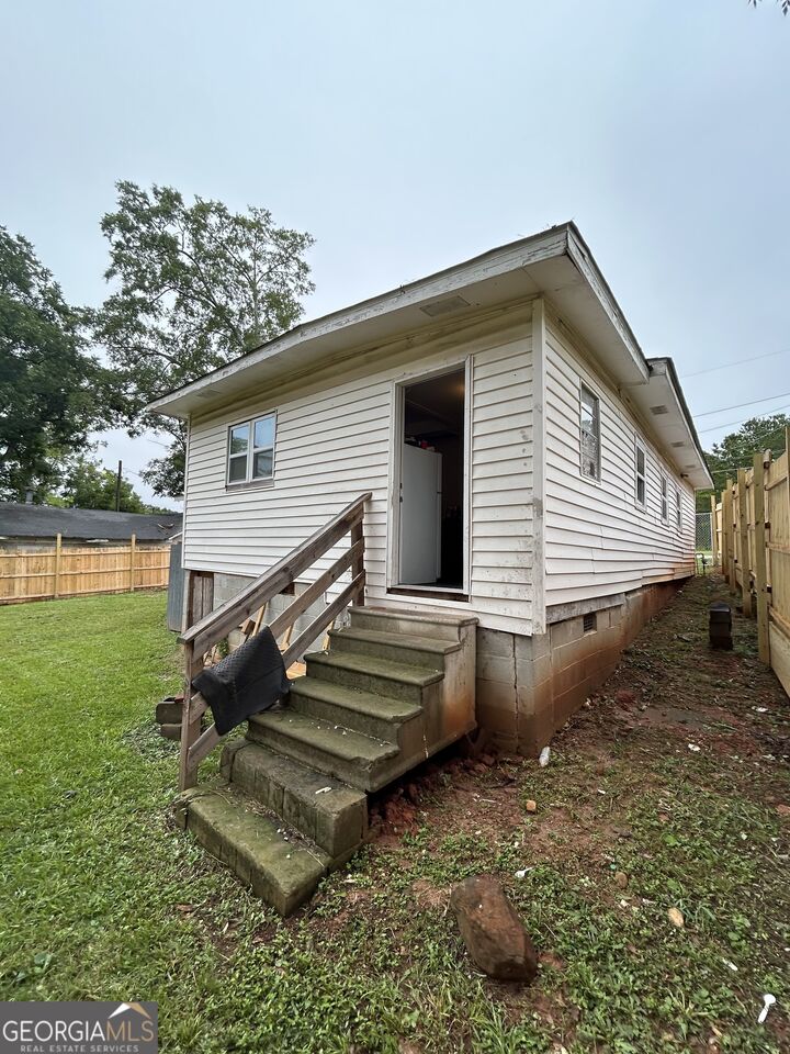 Property Photo: 2412 16th Avenue SW AL 36863