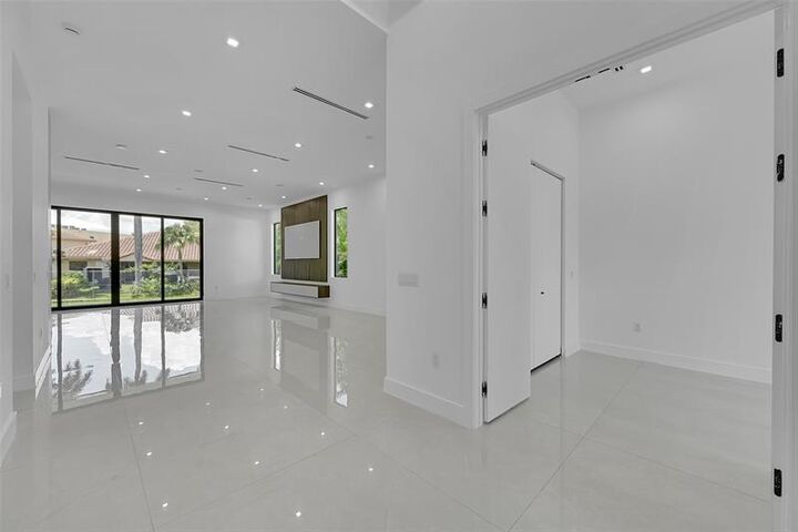 Property Photo: 656 NW 21st St FL 33311