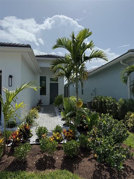 Property Photo: 187 SE Via Sangro FL 34952
