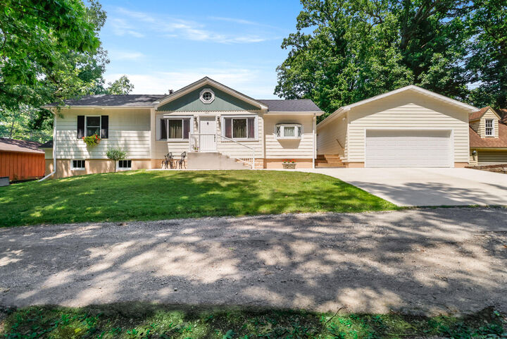 Property Photo:  1401 Oriole Road  IN 46383 