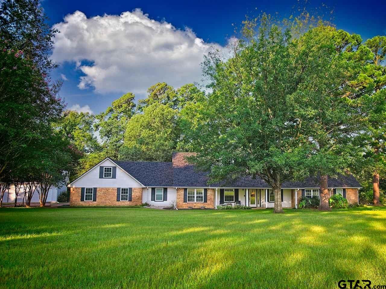 Property Photo: 19384 Oakmeadow Circle TX 75703