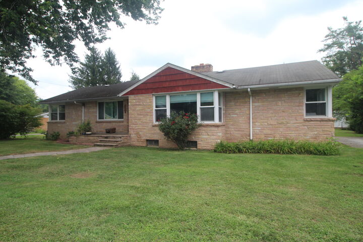 256 E Maple Ave  Alderson WV 24910 photo
